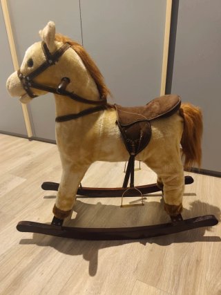 Caballito balancín peluche