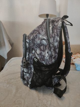Mochila Totto con estampado de grafitis