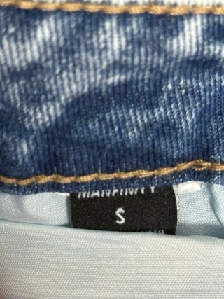 Pantalones cortos vaqueros desgastados