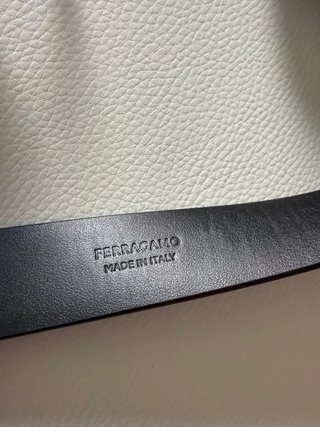 Cinturón Ferragamo Negro Hebilla Dorada