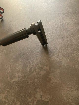 Porta cellulare con molla per mensola