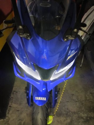 Moto Deportiva Negra y Azul