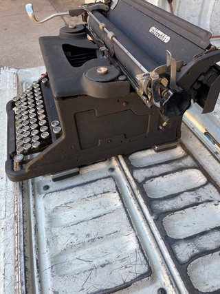 Macchina da scrivere Olivetti M40