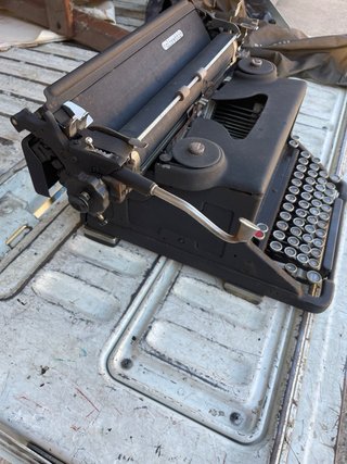 Macchina da scrivere Olivetti M40
