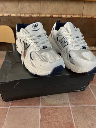 New Balance 530 Plata y Blanco