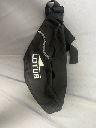 Riñonera Lotus Negra