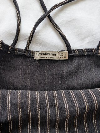 Mono corto Stradivarius talla L negro y dorado