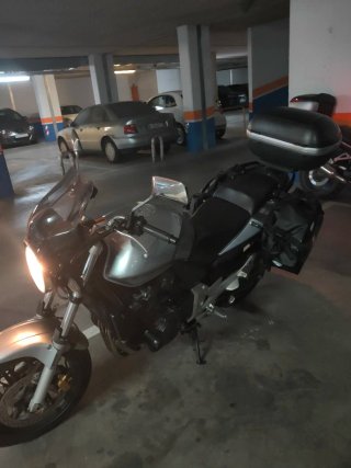 Moto Honda CBF 600 Naked con maletas
