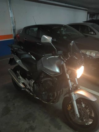 Moto Honda CBF 600 Naked con maletas