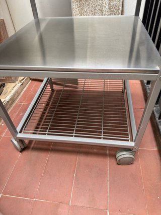 Carrito de cocina metálico