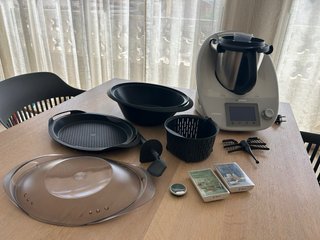 Thermomix TM5 con accesorios (no funciona)
