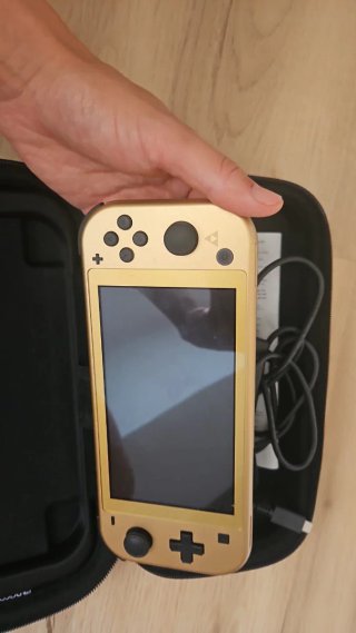 Nintendo Switch Lite Edición Hyrule Dorada