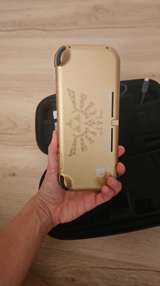 Nintendo Switch Lite Edición Hyrule Dorada