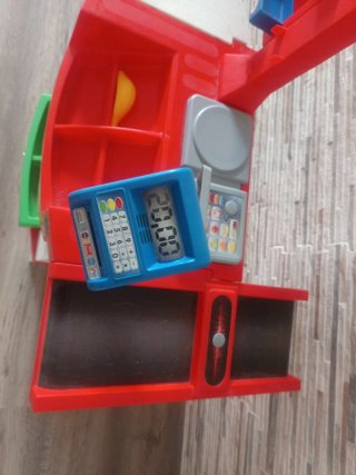 Supermercado de juguete rojo