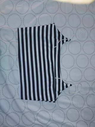 Top de rayas blanco y negro