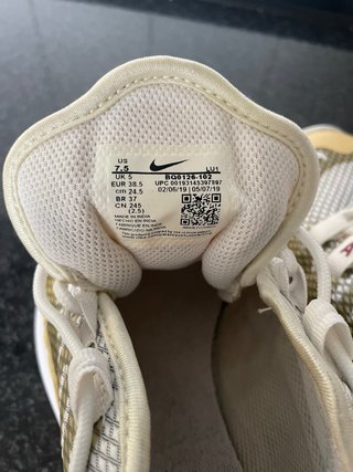 Zapatillas Nike Air Max Axis Premium Blancas/Amari