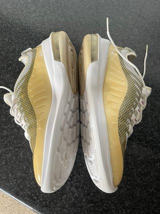 Zapatillas Nike Air Max Axis Premium Blancas/Amari