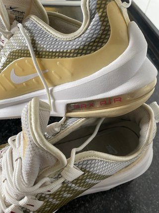 Zapatillas Nike Air Max Axis Premium Blancas/Amari