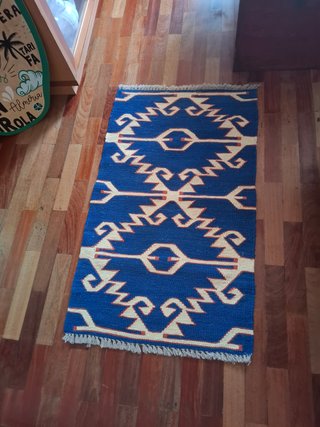 Tappeto in lana blu e beige