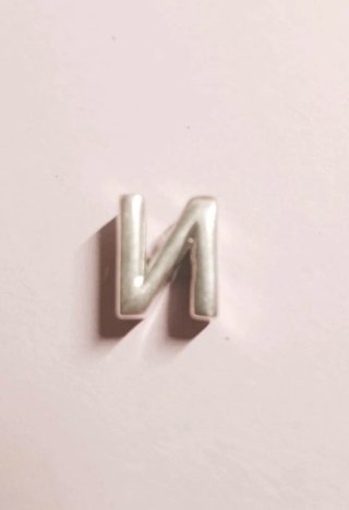 Charm letra N con circonitas