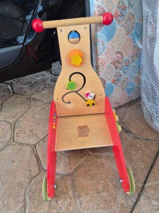Correpasillos de madera para bebés