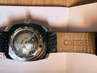 Reloj Seiko Automático Esfera Roja