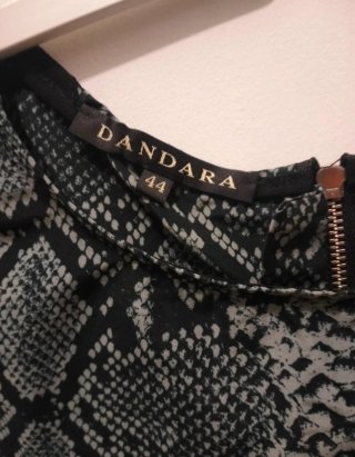 Blusa con estampado de serpiente
