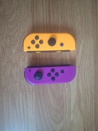 Nintendo Switch OLED Bianca e Nera + due controller