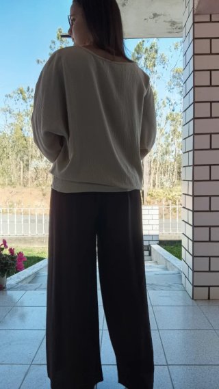 Blusa Soltinha Bege e Preta Tam. Único