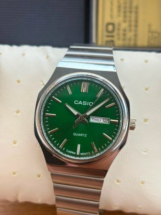 Casio Quartz Verde y Plateado DateAdjust