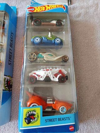 Lotteria di auto Hot Wheels e Transformers nuove