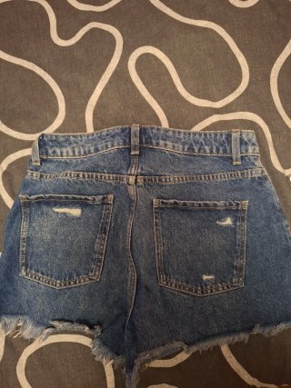 Pantalones cortos vaqueros rotos