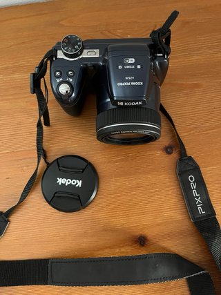 Fotocamera Kodak Pixpro AZ528 con accessori