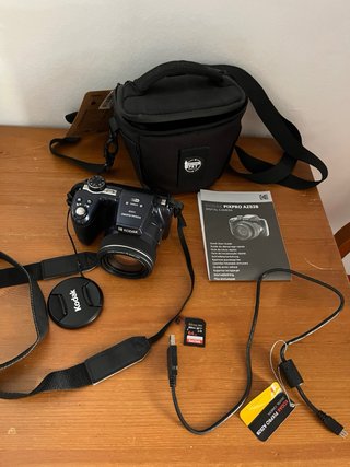 Fotocamera Kodak Pixpro AZ528 con accessori