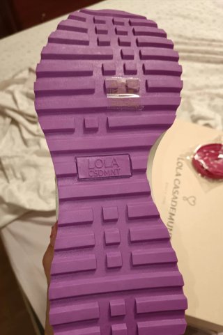 Zapatillas Lola Casademunt Blancas y Morada hay+NS