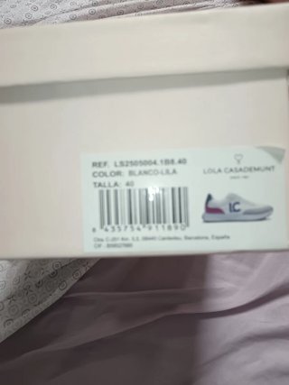 Zapatillas Lola Casademunt Blancas y Morada hay+NS