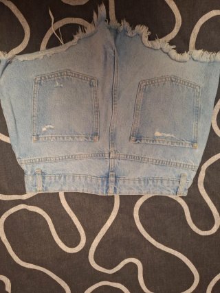 Pantalón corto vaquero desgastado