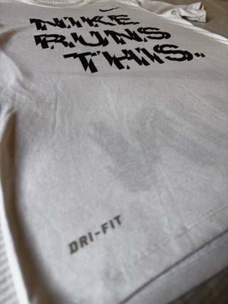 Camiseta Nike Dri-Fit Nike Runs This Nueva