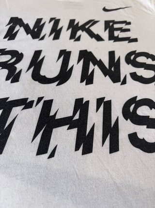 Camiseta Nike Dri-Fit Nike Runs This Nueva