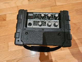 Amplificador Guitarra Roland Micro Cube.