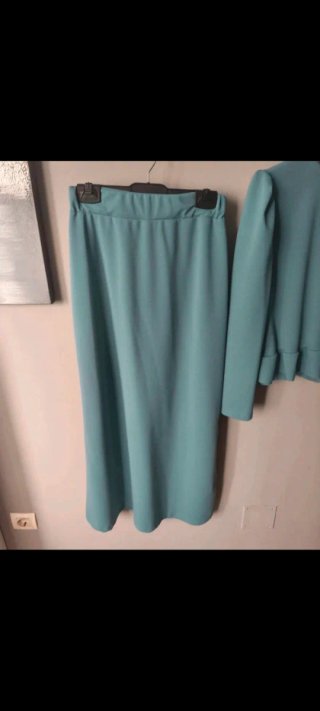 Conjunto falda y blusa verde azulado