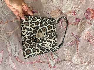 Bolso Guess Leopardo