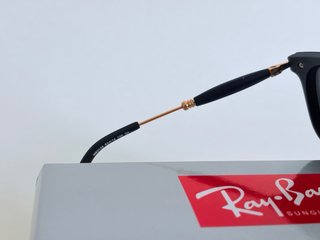 Gafas de sol Ray-Ban negras y doradas Polarizadas