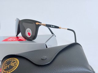 Gafas de sol Ray-Ban negras y doradas Polarizadas