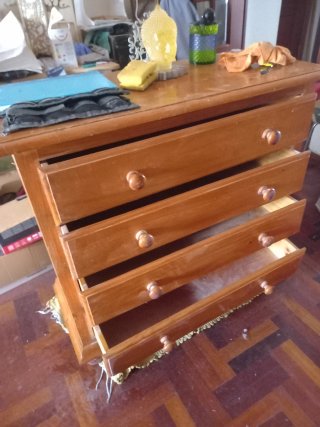 Cómoda de madera maciza 4 cajones