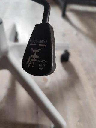 Silla de oficina ergonómica gris