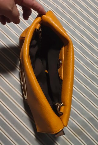 Bolso de mano con cadena para el hombro