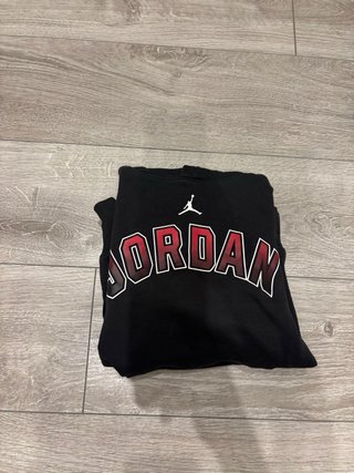 Sudadera Jordan Negra  Talla 10-12 años