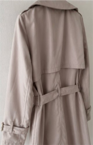 Gabardina beige estilo trench