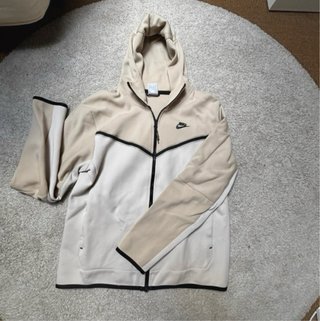 Chándal Nike Beige y Blanco